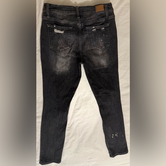 Judy Blue Black Distressed boyfriend fit Jeans - Picture 8 of 9